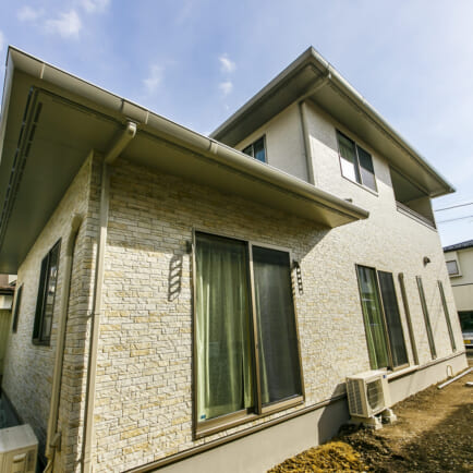 シンプルかつ高級感のある外観が特徴の高品位の家（仙台市・S様）のサムネイル