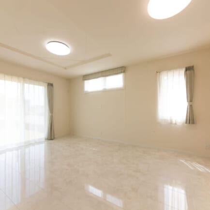 ホワイト鏡面調の床が美しい高品位の家【大崎市・O様】のサムネイル