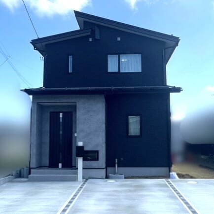 グレー×ホワイトが映えるコンパクトな家（東松島市・E様）のサムネイル