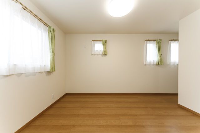 20150413コンパクトな家施工事例ウォークインのある部屋